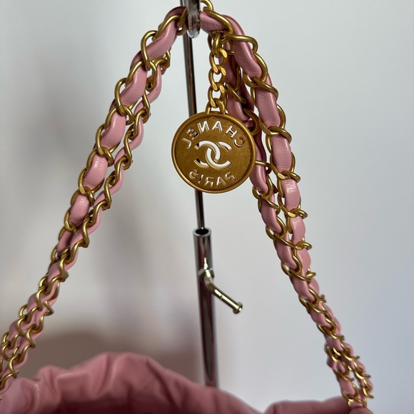 EUC Chanel Small 22 Bag Pink Calfskin Antique Gold Hardware - Picture 3 of 16